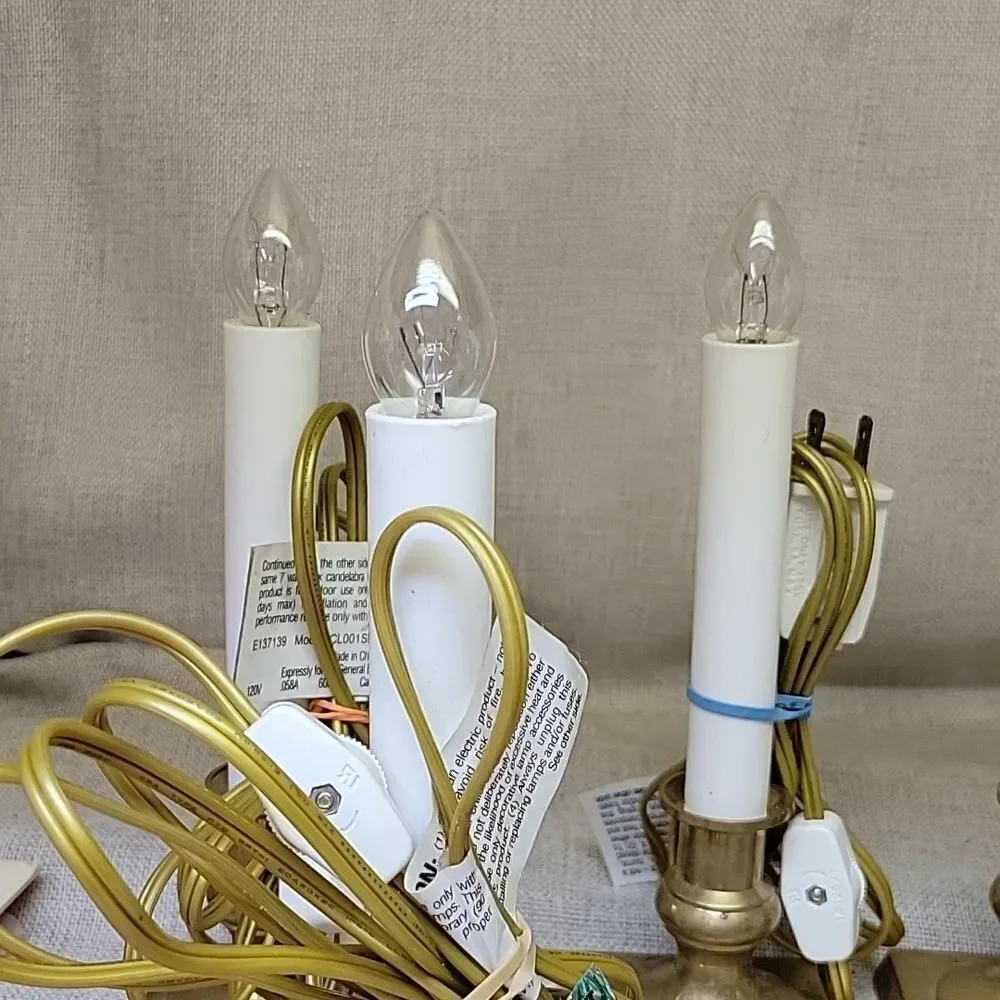 LOT OF 4 ELECTIC BRASS BASE 7” CANDELSTICKS WITH SWITCH AND BULBS. Set‎ 2
